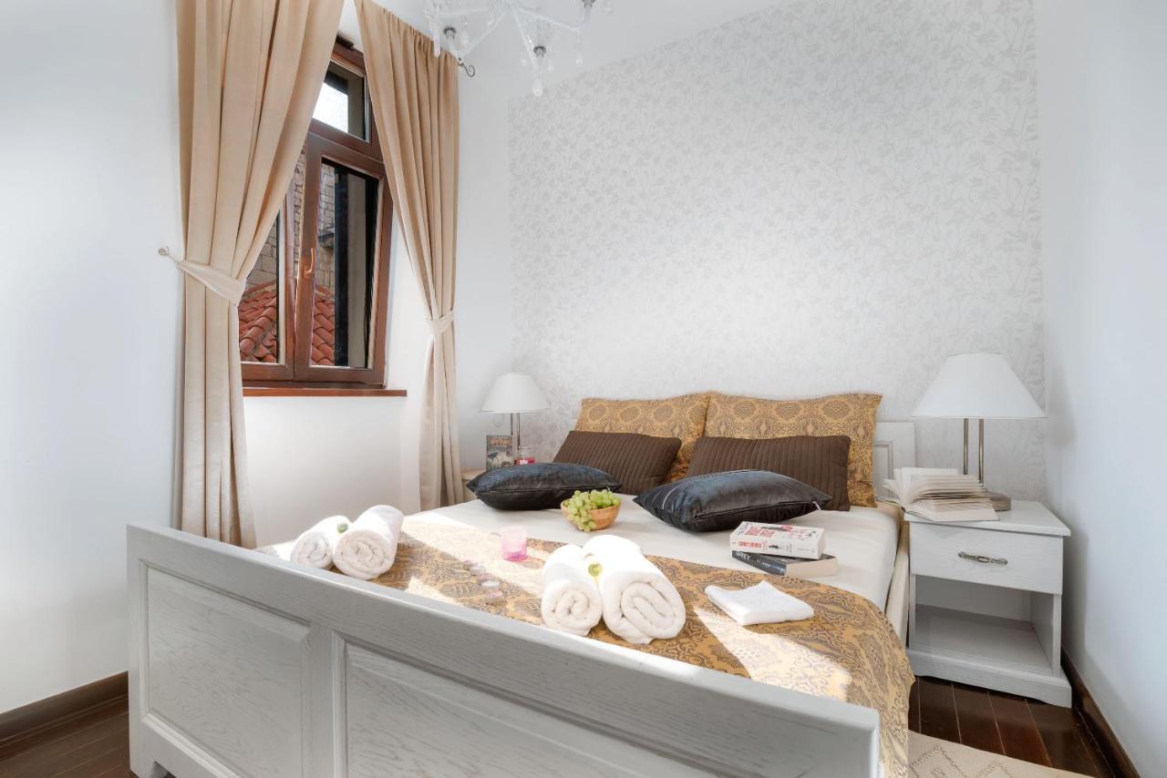 Luxury Apartments Perko Kastela Bagian luar foto