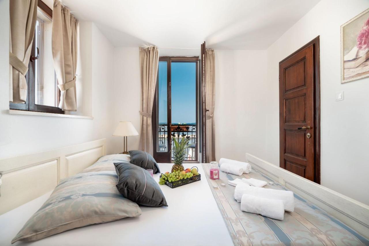 Luxury Apartments Perko Kastela Bagian luar foto