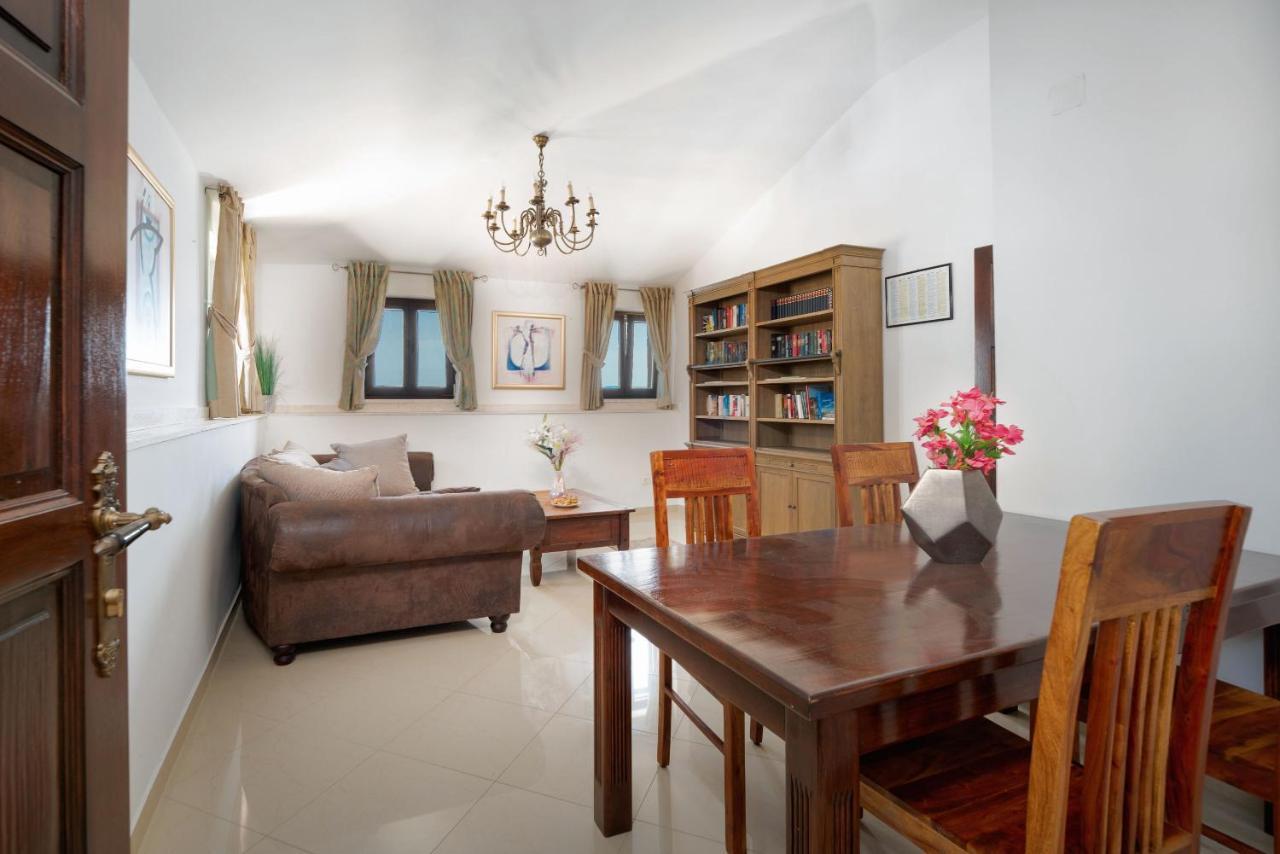 Luxury Apartments Perko Kastela Bagian luar foto