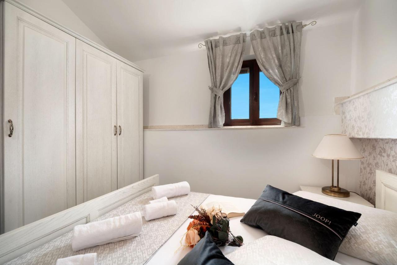 Luxury Apartments Perko Kastela Bagian luar foto