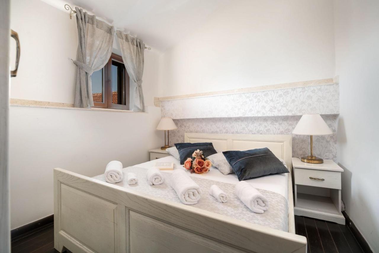 Luxury Apartments Perko Kastela Bagian luar foto